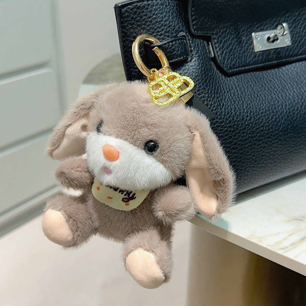 Premium Fashion Keychain Stylish Accessoryใ๐๐๐ฒ๐๐ก๐๐ข๐ง๐ฌ & ๐๐๐ฒ ๐๐ข๐ง๐