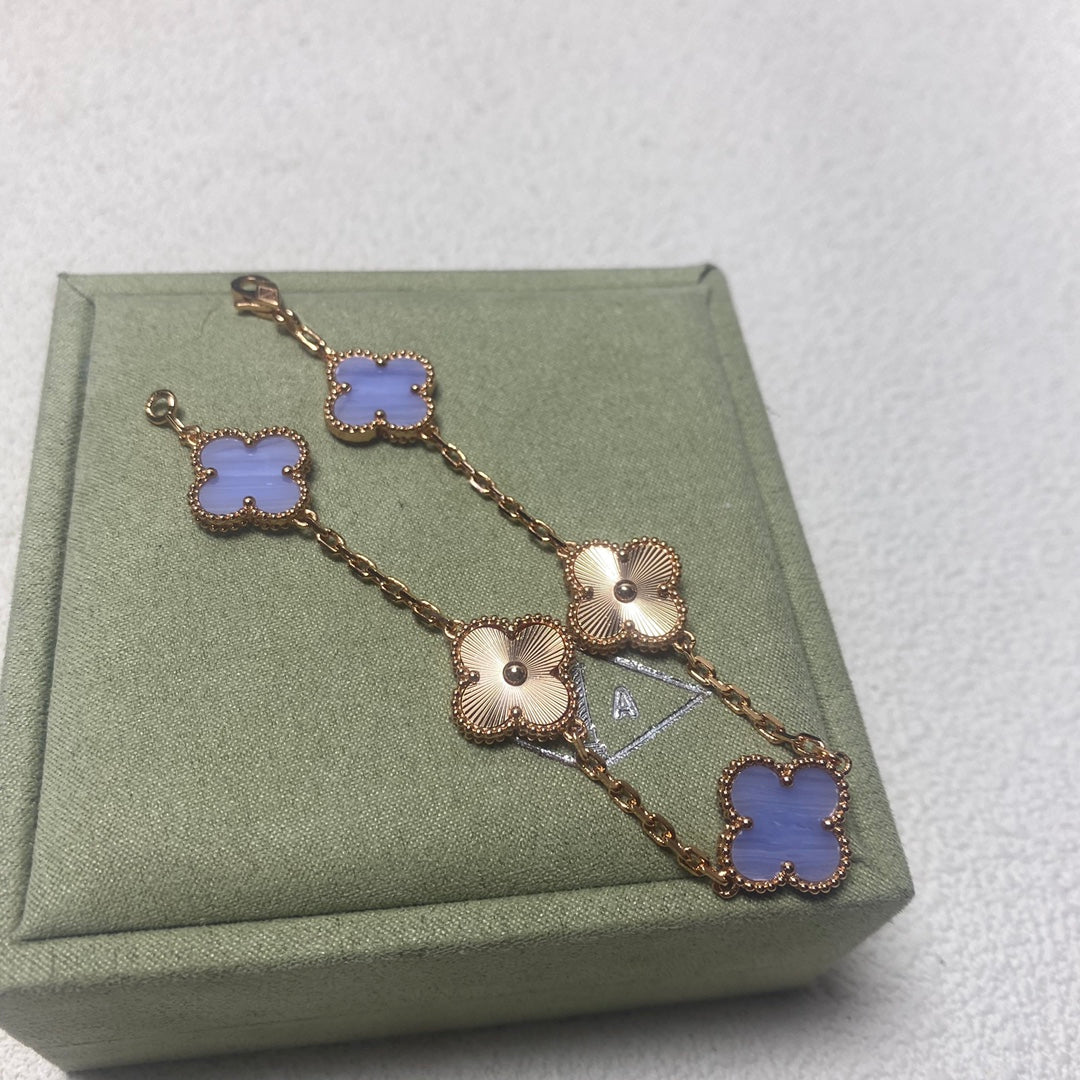 Scalloped Quatrefoil Chain Bracelet