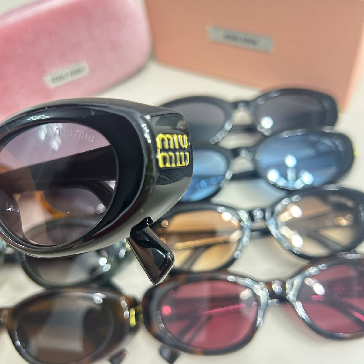 Oval Sunglasses with Thick Rounded Frames