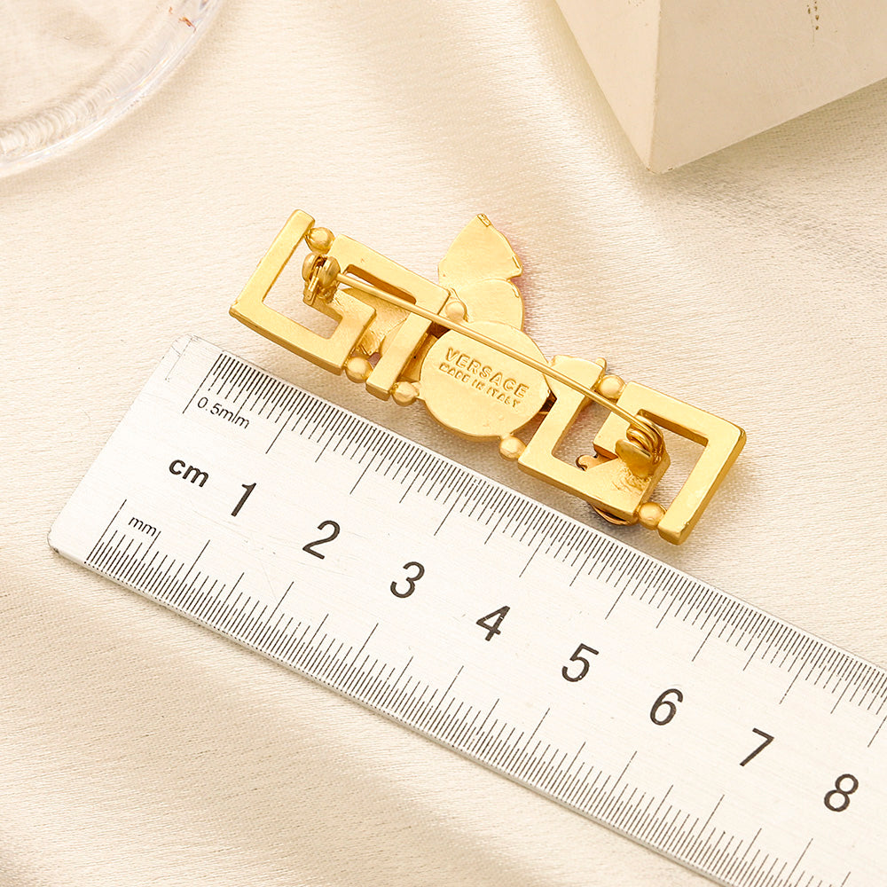Alloy Steel Stamped Logo Brooch,Brooches Collection、V*rsace Series