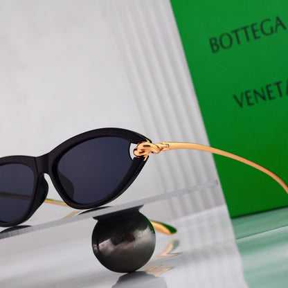 Slim Oval Sunglasses with Straight Temples