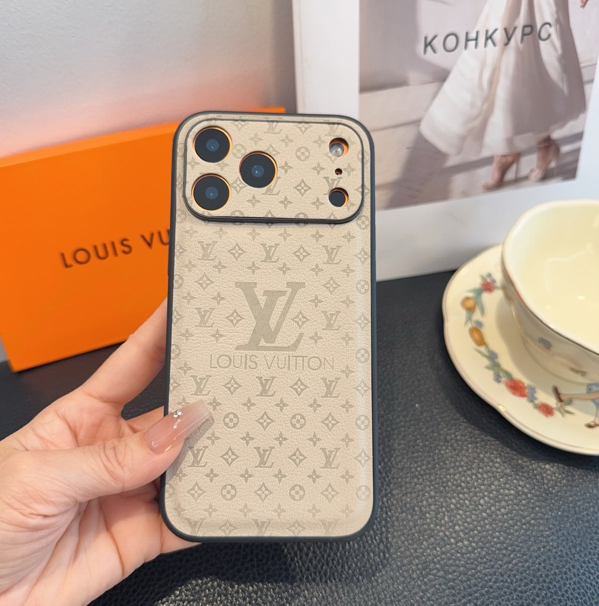 Fashion Aesthetic Shock Absorbing Protective Phone Case  L*V Series、Fashion Phone Case