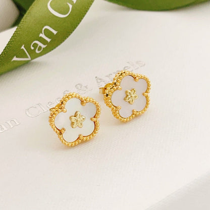 Beaded Outline Flower Stud Earrings