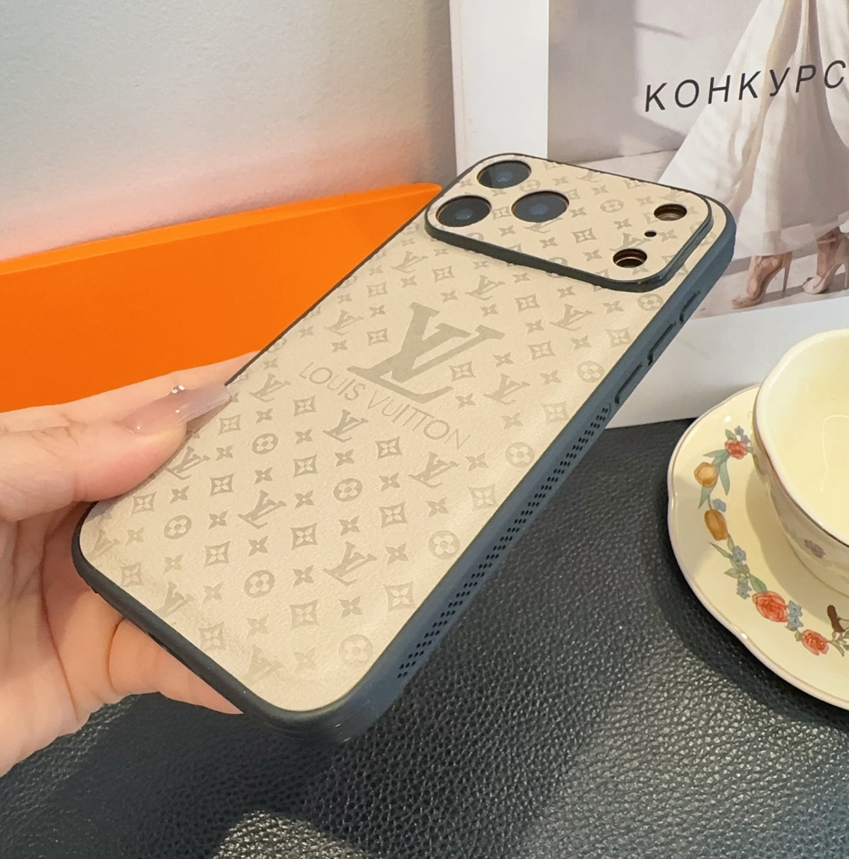 Fashion Aesthetic Shock Absorbing Protective Phone Case  L*V Series、Fashion Phone Case