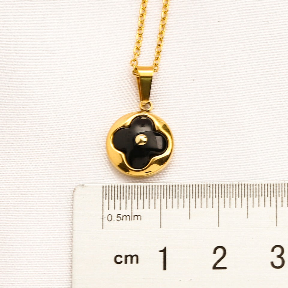 Schmuckset aus 304er Edelstahl: Ohrringe, Armband, Halskette