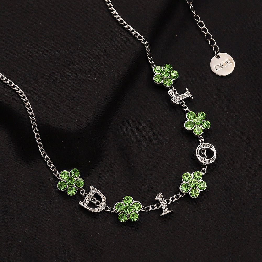 Set di orecchini, bracciale e collana in lega con logo stampato