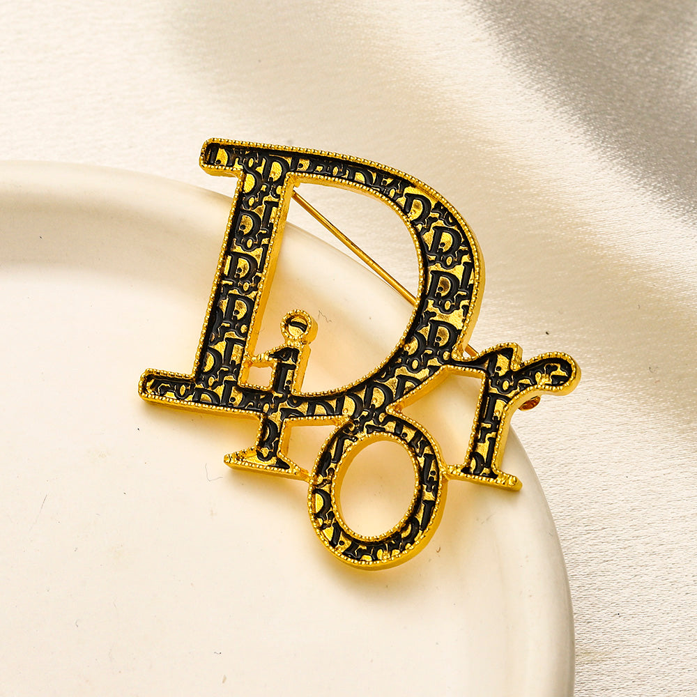 Brosche aus legiertem Stahl mit gestanztem Logo