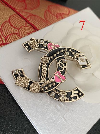 Alloy Stamped Logo Brooch,Brooches Collection、CH*NEL Series