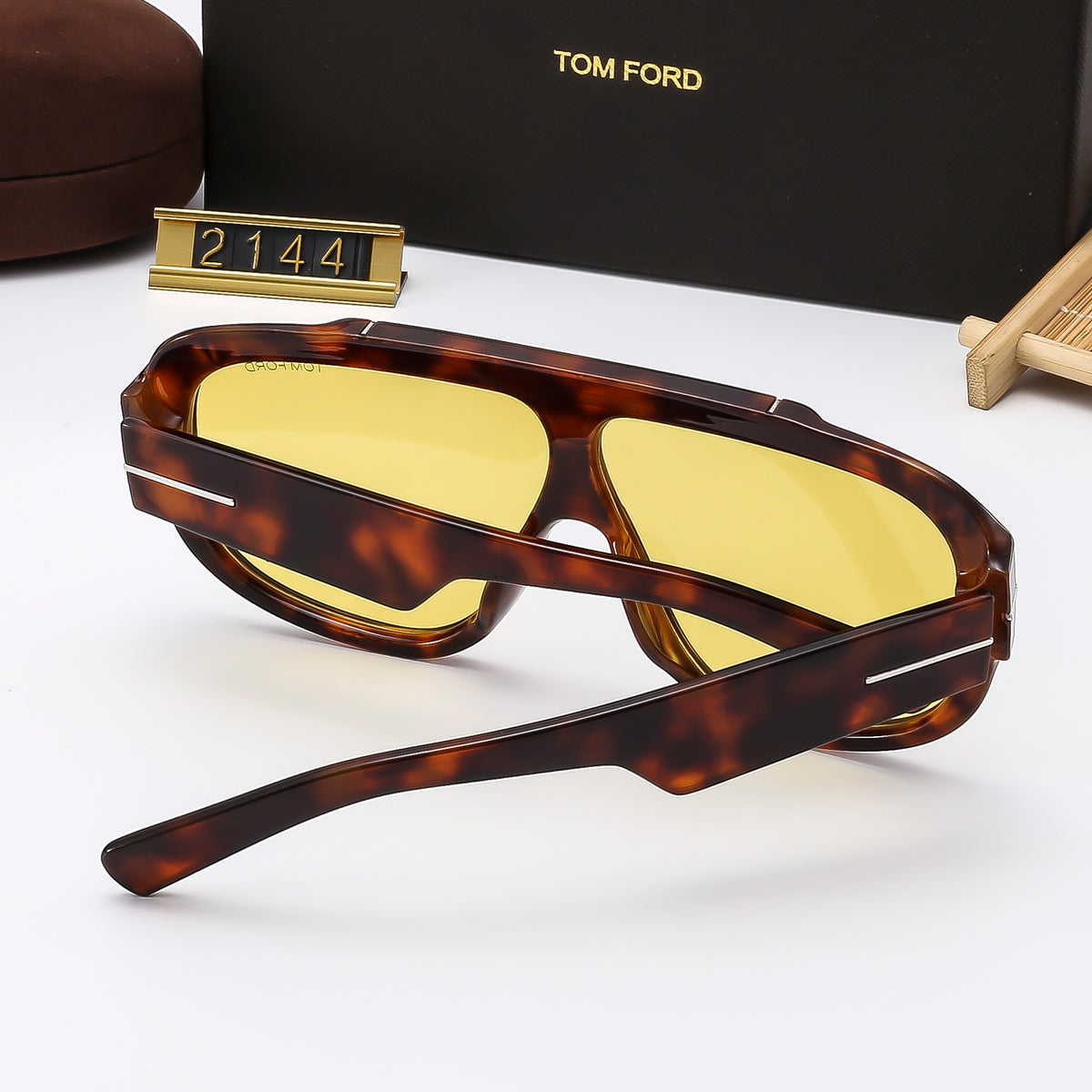 Oversized Navigator Sunglasses with T-Bar Temple Detail