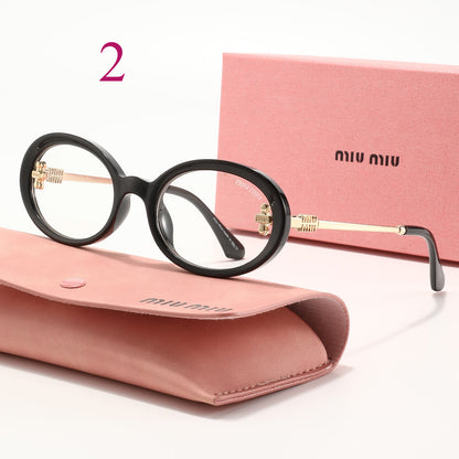 Round Sunglasses with Patterned Rims