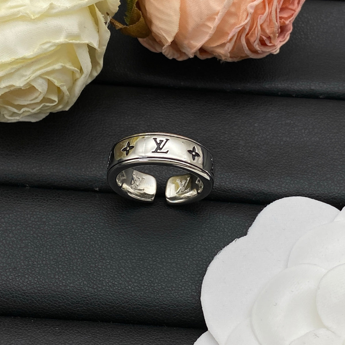 Premium Edition Ring,L*V Series、Rings Collection、𝐑𝐢𝐧𝐠𝐬（𝐇）