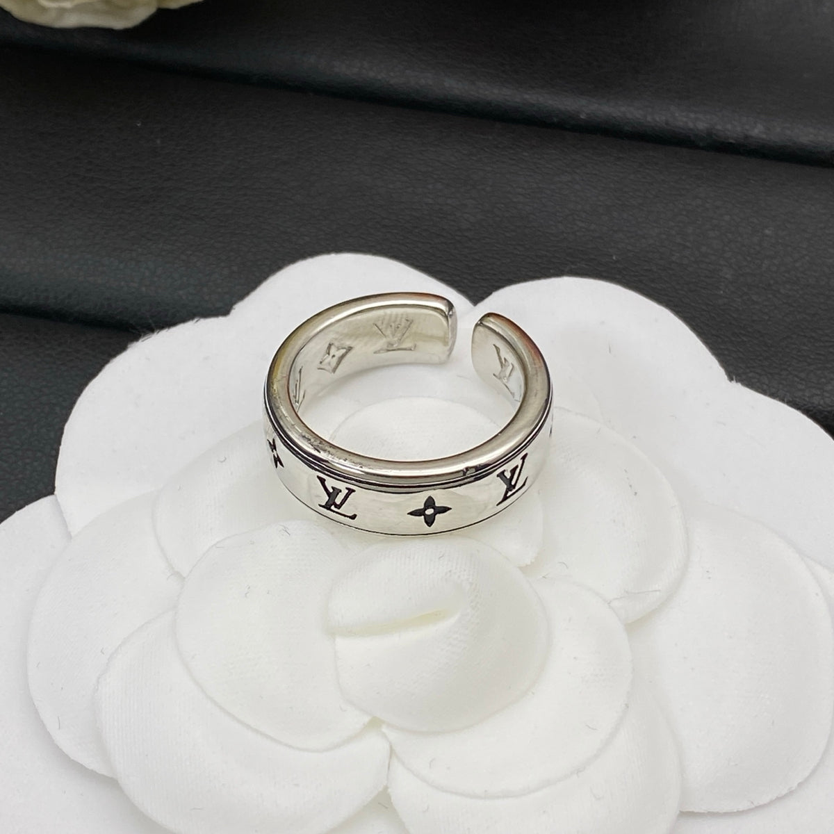 Premium Edition Ring,L*V Series、Rings Collection、𝐑𝐢𝐧𝐠𝐬（𝐇）