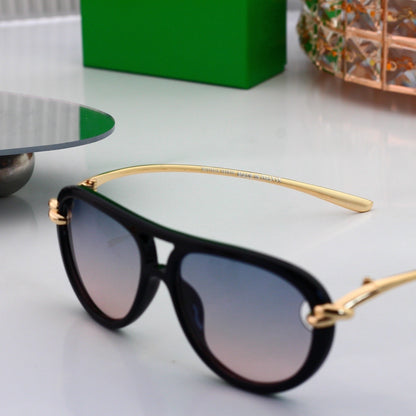 Bold Aviator Sunglasses with Contrast Metal Temples