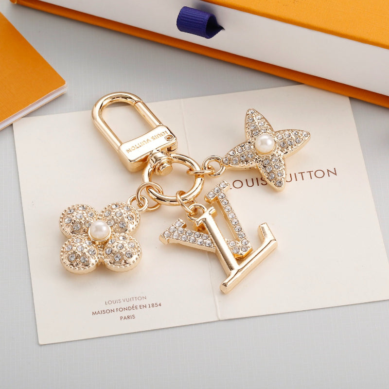 Premium Fashion Keychain Stylish Accessory、L*V Series、𝐊𝐞𝐲𝐜𝐡𝐚𝐢𝐧𝐬 & 𝐊𝐞𝐲 𝐑𝐢𝐧𝐠𝐬（𝐇）