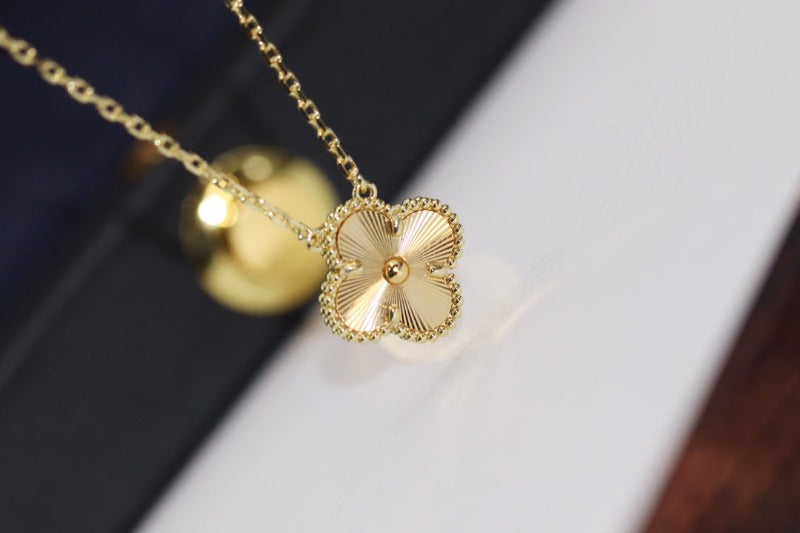 Fluted Quatrefoil Pendant Necklace