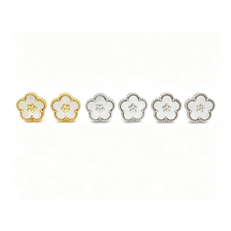 Beaded Outline Flower Stud Earrings