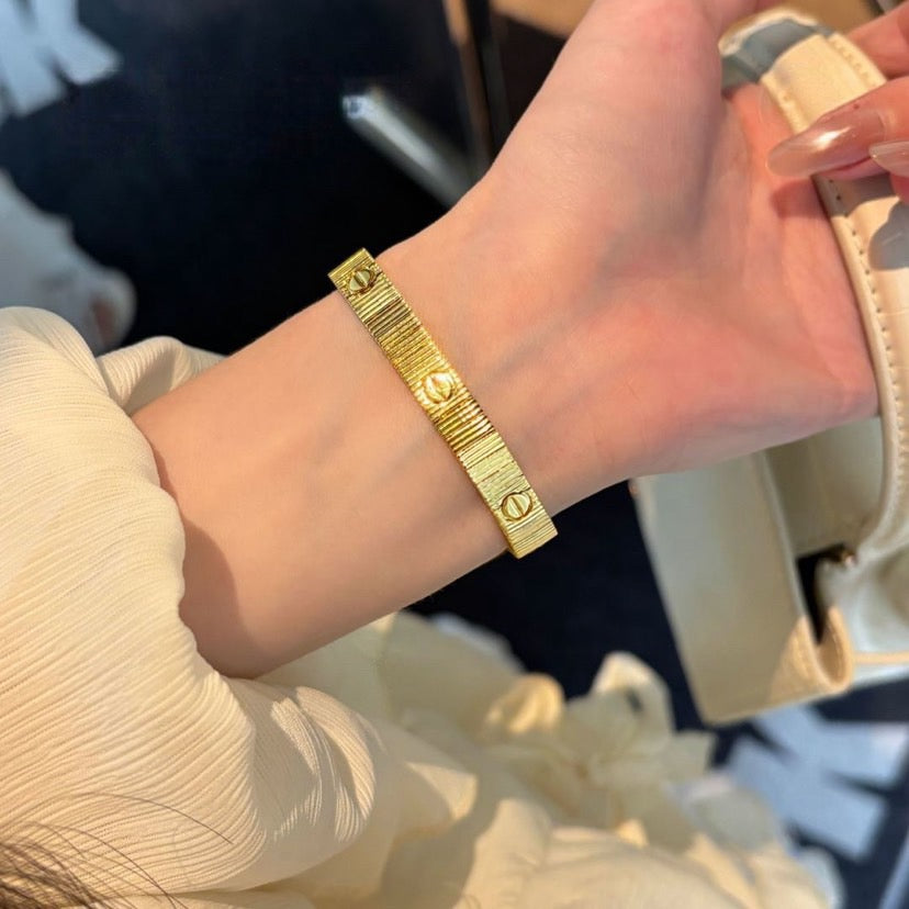 Ribbed Screw-Detail Bangle Bracelet