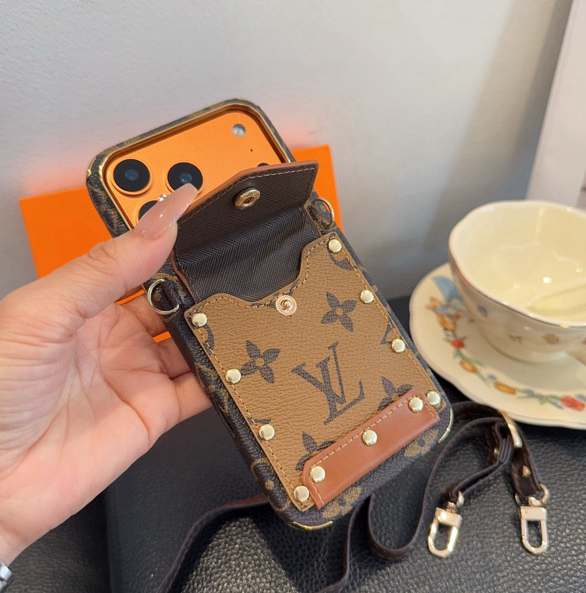 Fashion Aesthetic Shock Absorbing Protective Phone Case  L*V Series、Fashion Phone Case