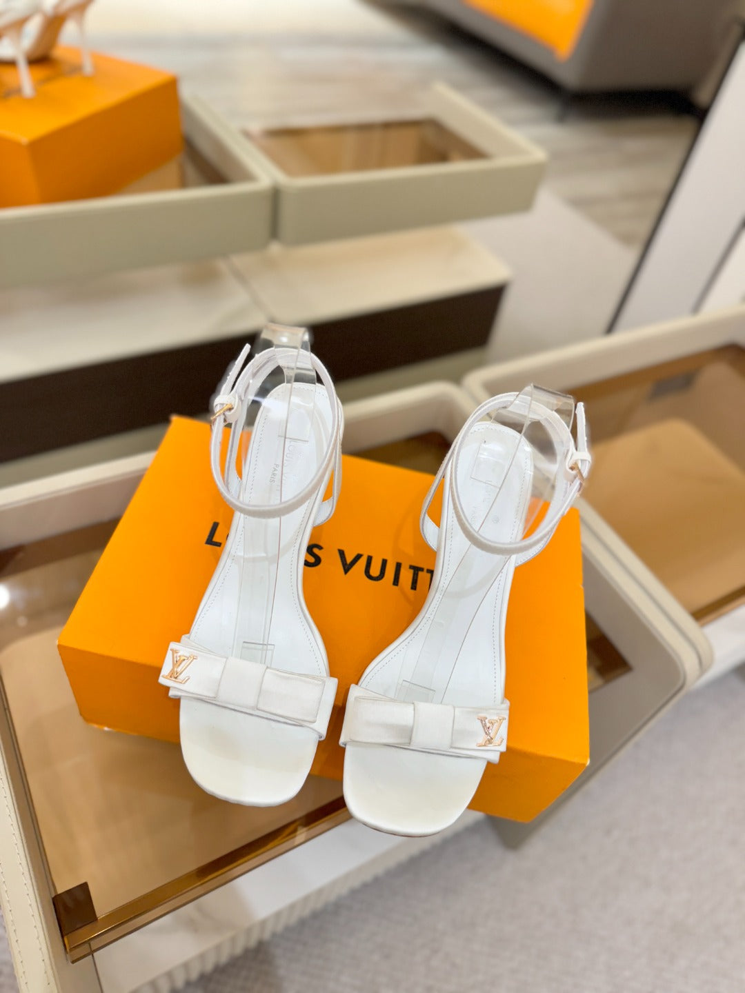 Fashion Sandals & Slippers Daily Footwear  L*V Series、Fashion Sandals & Slippers