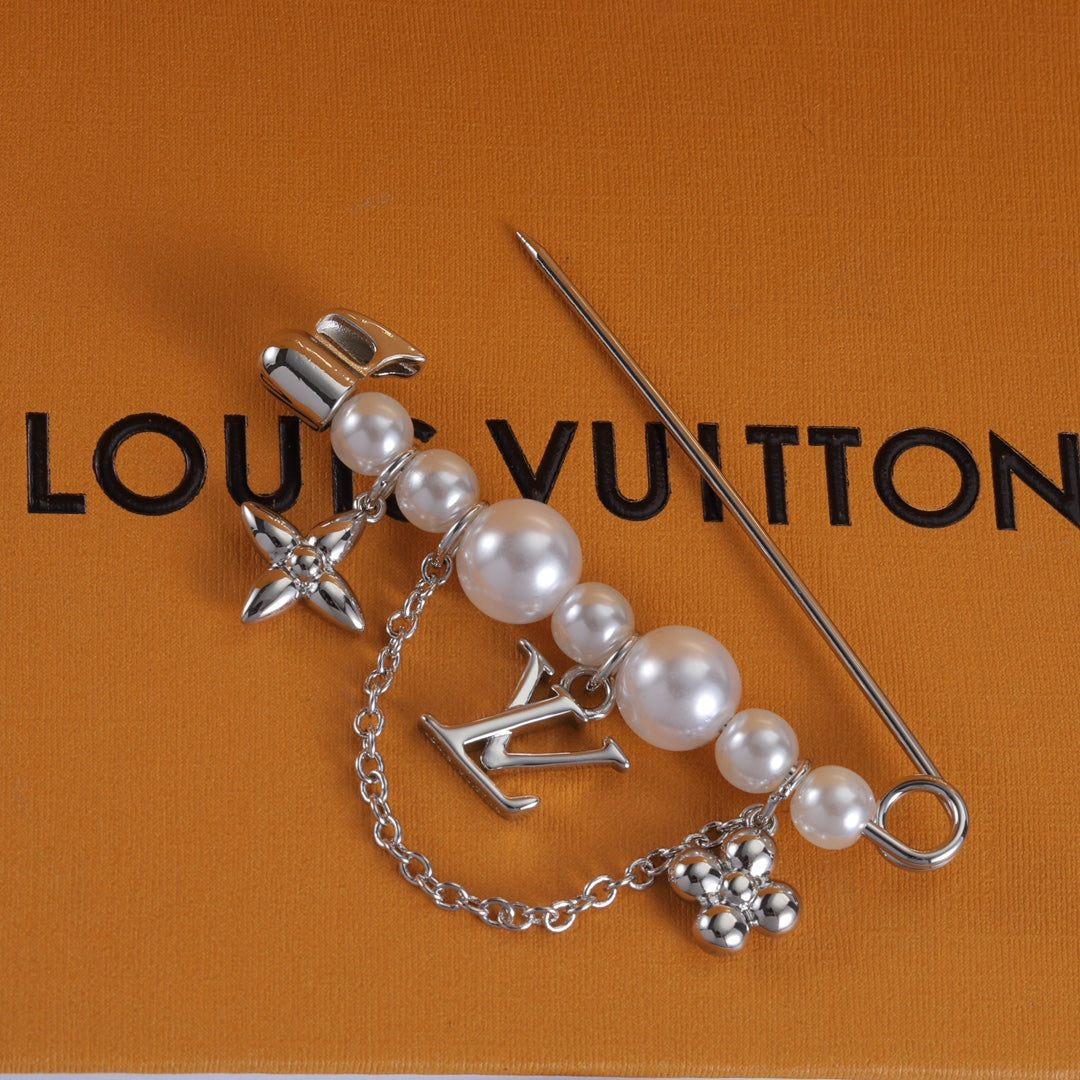 Premium Edition Brooch、Brooches Collection、L*V Series、𝐁𝐫𝐨𝐨𝐜𝐡𝐞𝐬（𝐇）