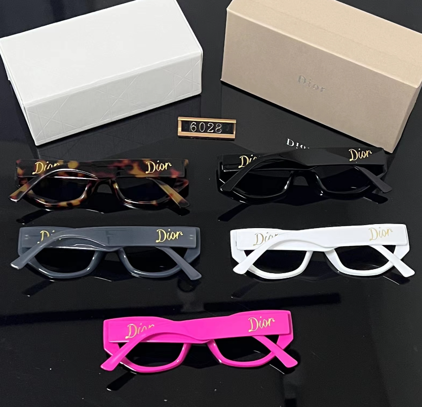 Small Oval Sunglasses with Flared Outer Corners