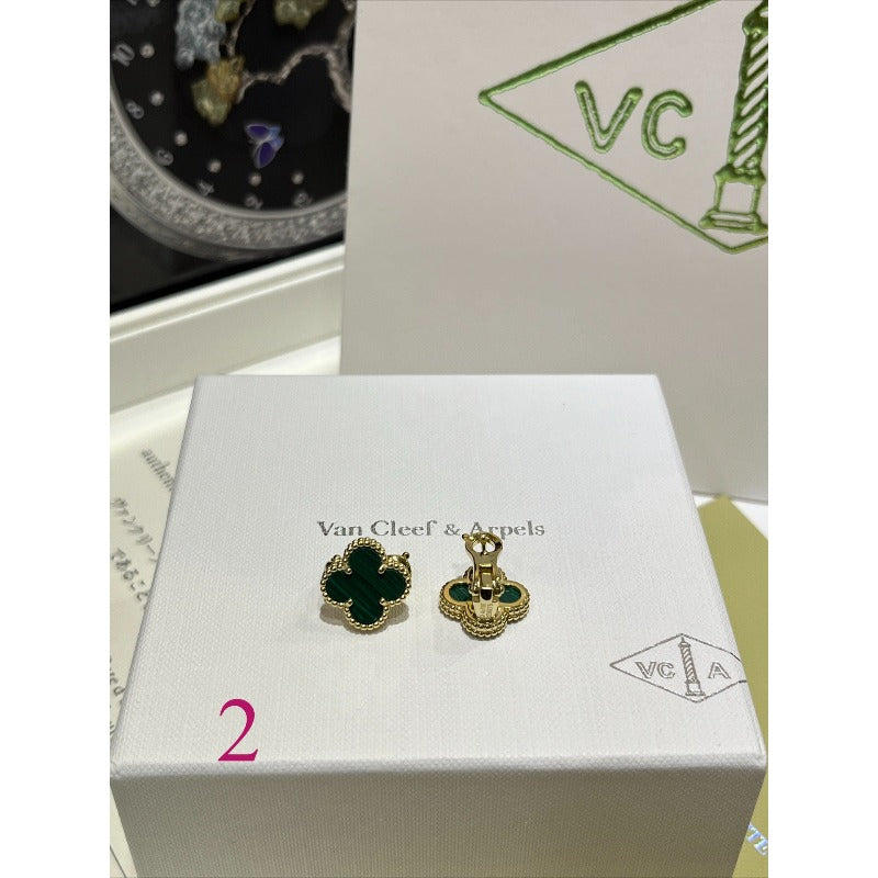 Rounded Quatrefoil Stud Earrings