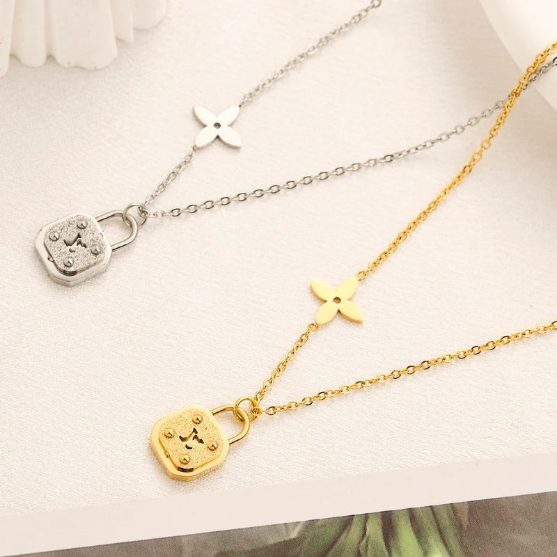 304 Stainless Steel Floral Station & Rounded Pendant Necklace