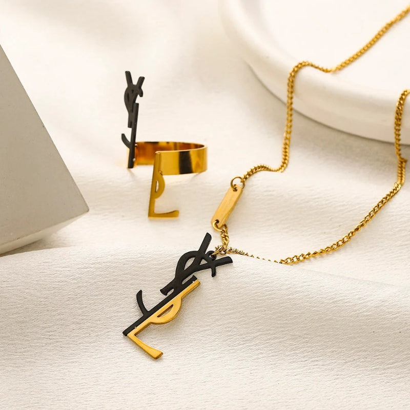 Schmuckset aus Ohrringen, Ring und Halskette aus Edelstahl 304