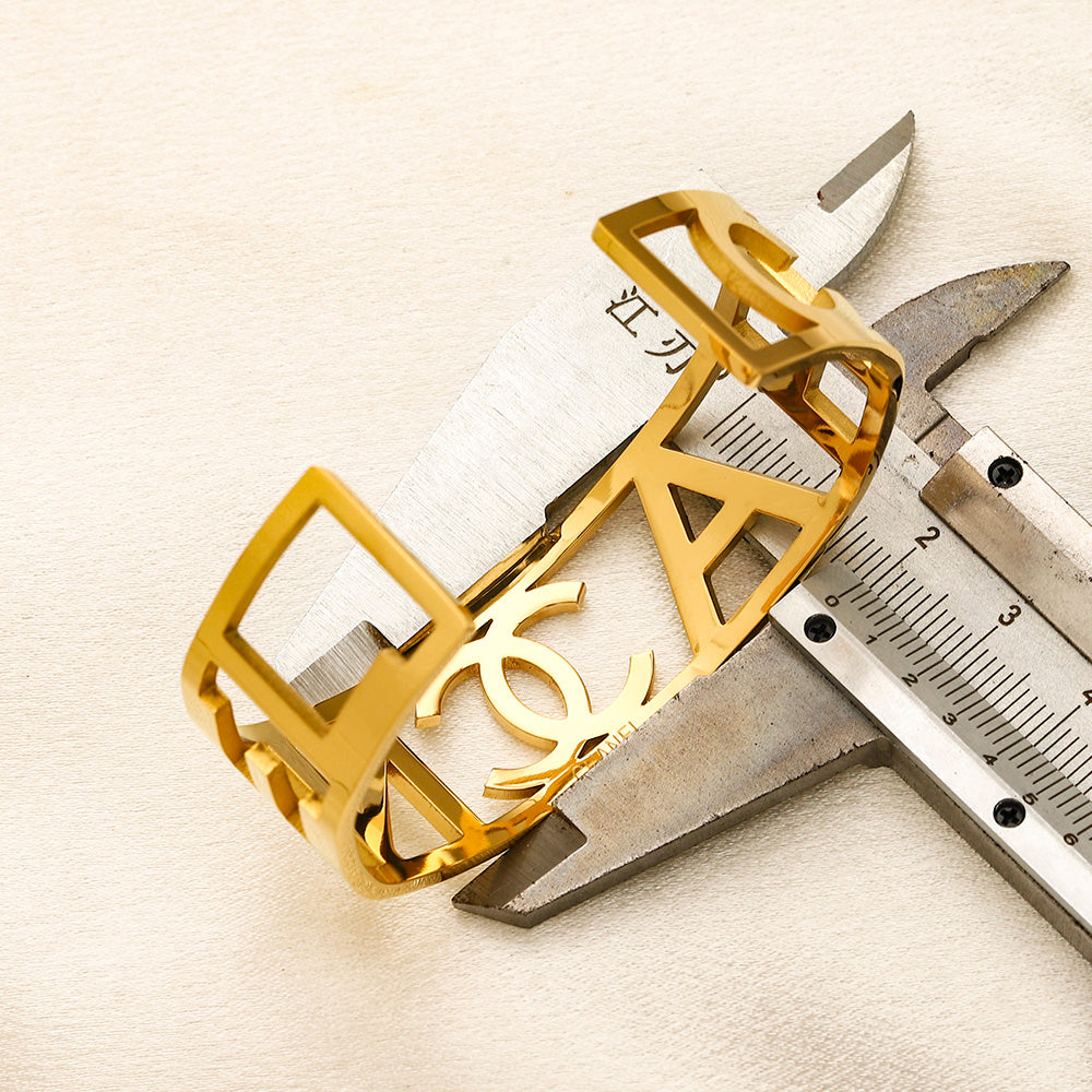 Armband aus 304er-Edelstahl mit gestanztem Logo