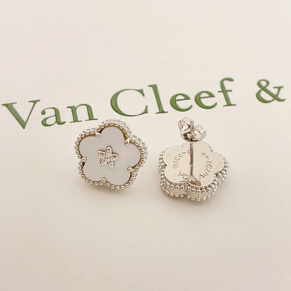 Beaded Outline Flower Stud Earrings