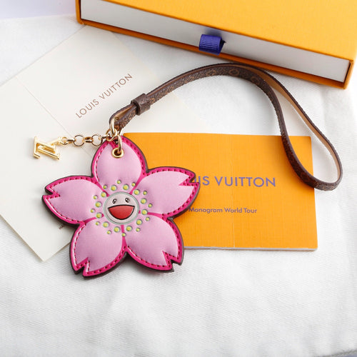 Premium Fashion Keychain Stylish Accessory、L*V Series、𝐁𝐞𝐬𝐭𝐬𝐞𝐥𝐥𝐢𝐧𝐠 𝐒𝐭𝐲𝐥𝐞𝐬、𝐊𝐞𝐲𝐜𝐡𝐚𝐢𝐧𝐬 & 𝐊𝐞𝐲 𝐑𝐢𝐧𝐠𝐬（𝐇）