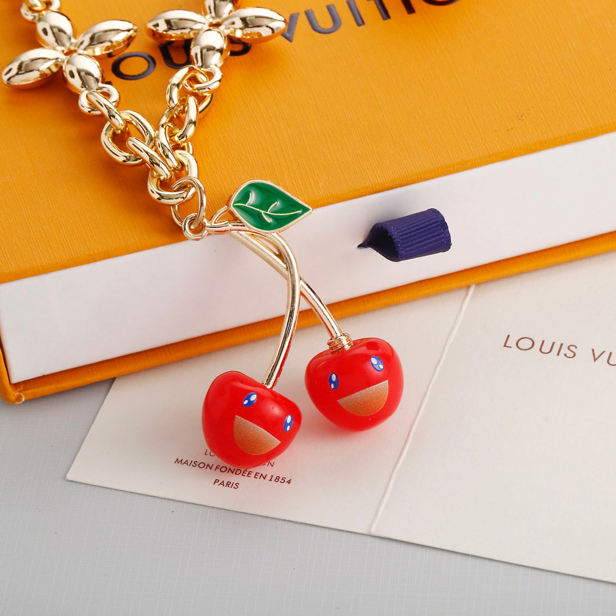 Premium Fashion Keychain Stylish Accessory、𝐊𝐞𝐲𝐜𝐡𝐚𝐢𝐧𝐬 & 𝐊𝐞𝐲 𝐑𝐢𝐧𝐠、L*V Series