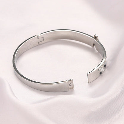 304 Stainless Steel Checkerboard V-Motif Pave Bangle Bracelet