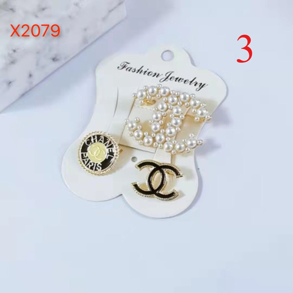 Alloy Stamped Logo Brooch,Brooches Collection、CH*NEL Series