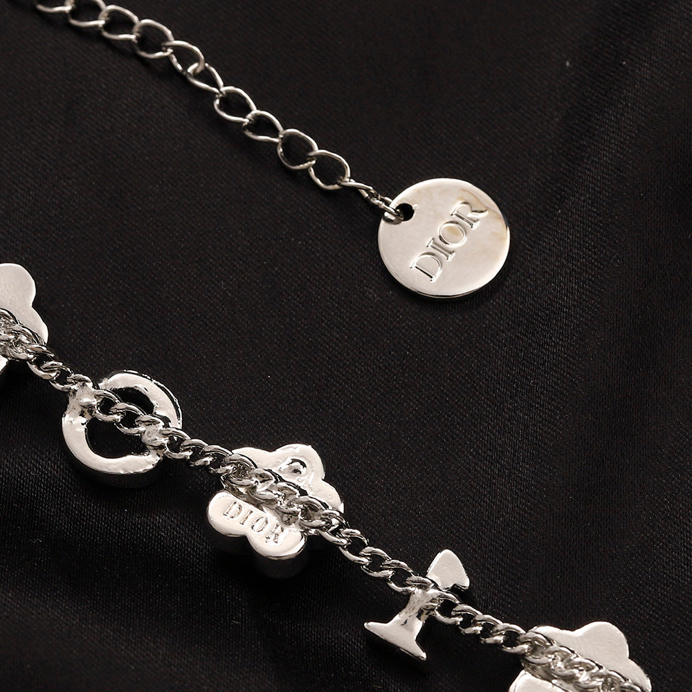 Set di orecchini, bracciale e collana in lega con logo stampato