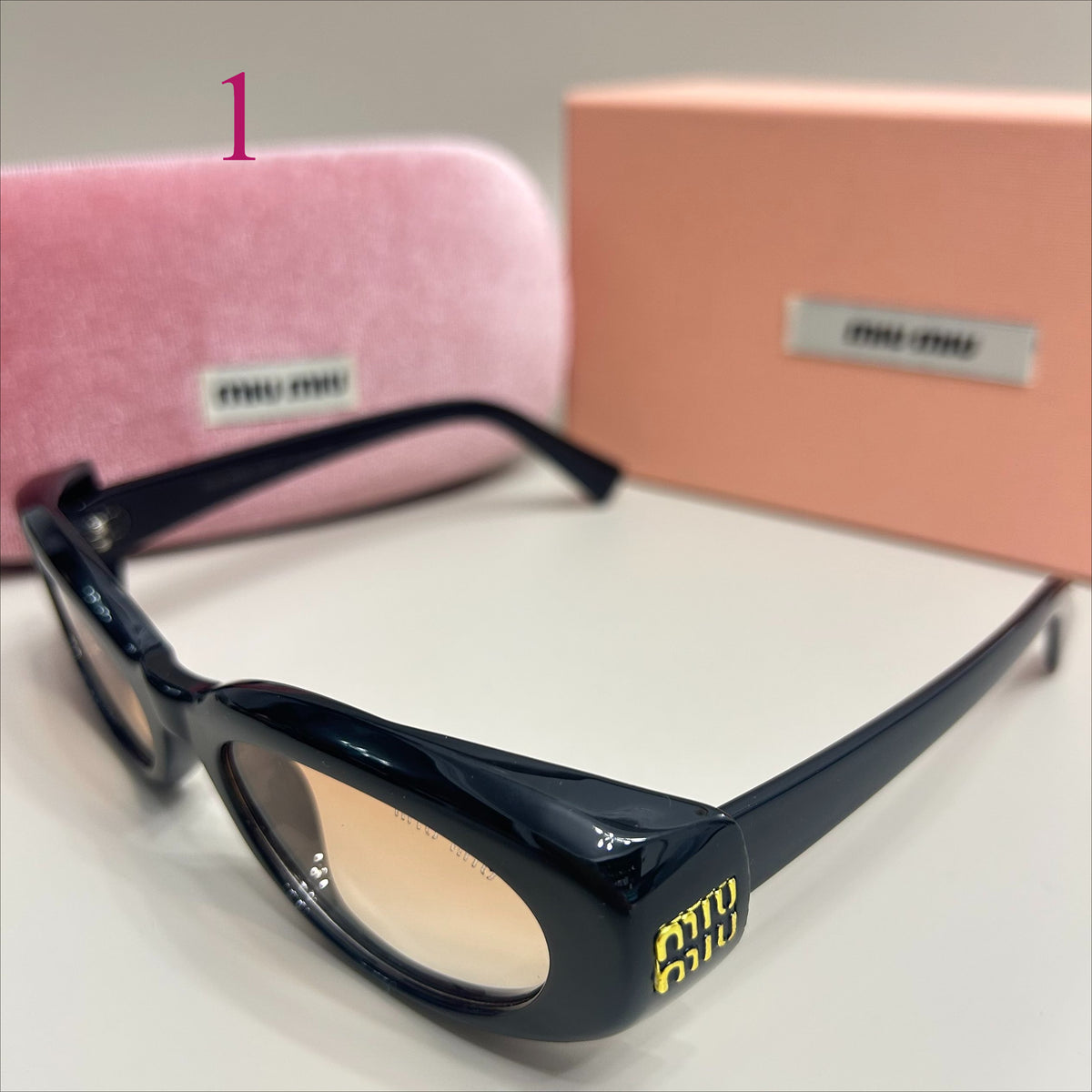 Oval Sunglasses with Thick Rounded Frames