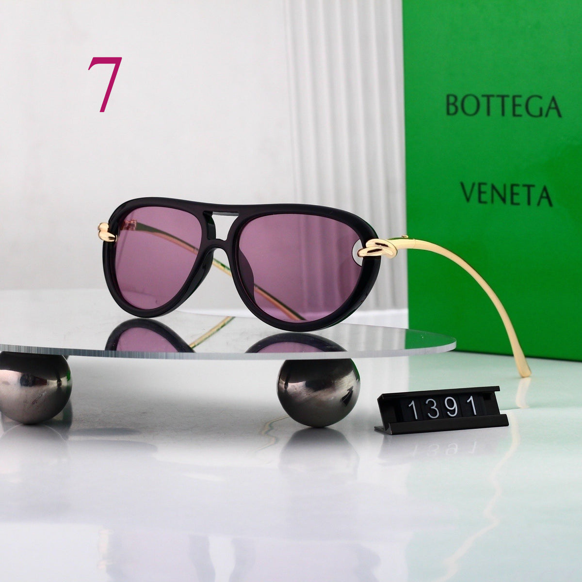 Bold Aviator Sunglasses with Contrast Metal Temples