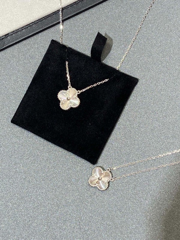 Fluted Quatrefoil Pendant Necklace