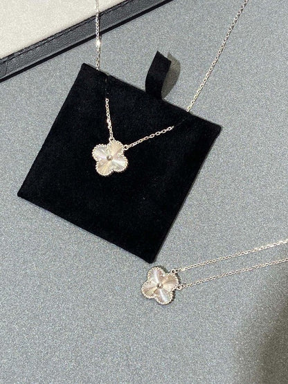 Fluted Quatrefoil Pendant Necklace