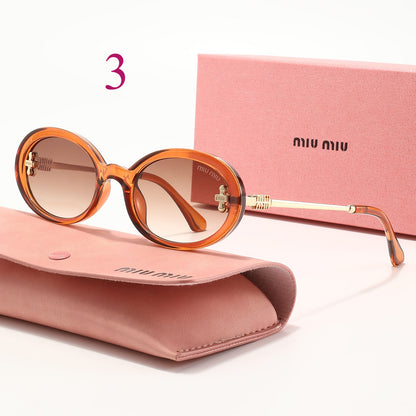 Round Sunglasses with Patterned Rims