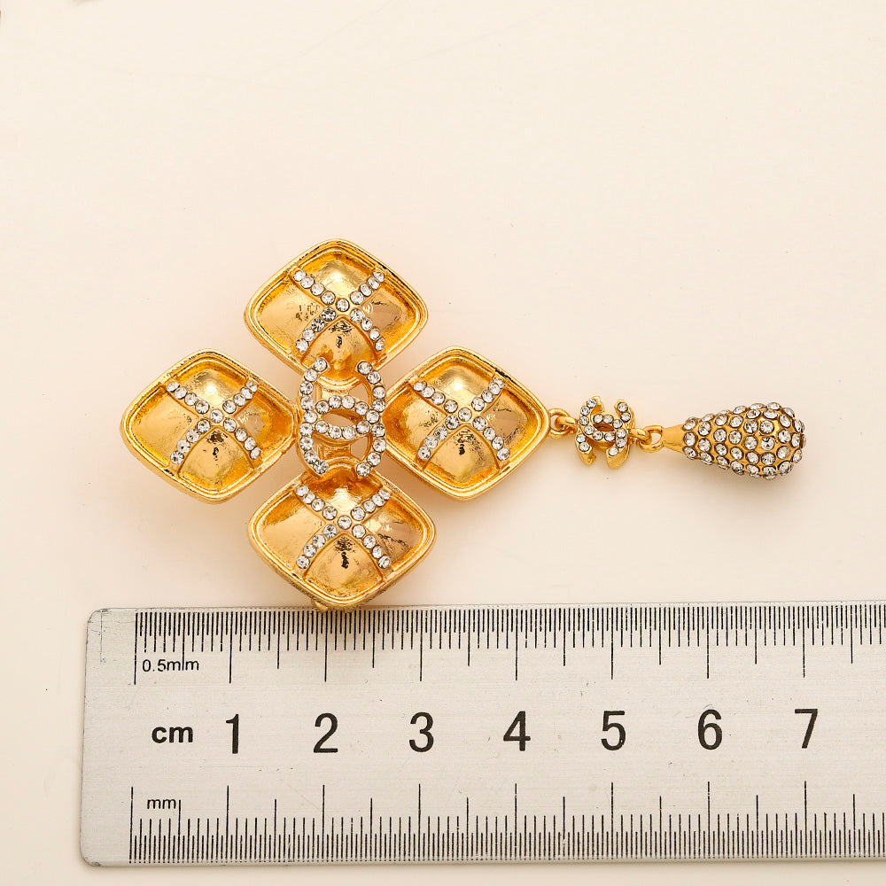 Alloy Stamped Logo Brooch,Brooches Collection、CH*NEL Series