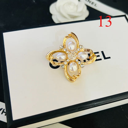 Alloy Stamped Logo Brooch,Brooches Collection、CH*NEL Series