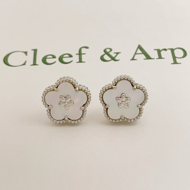 Beaded Outline Flower Stud Earrings