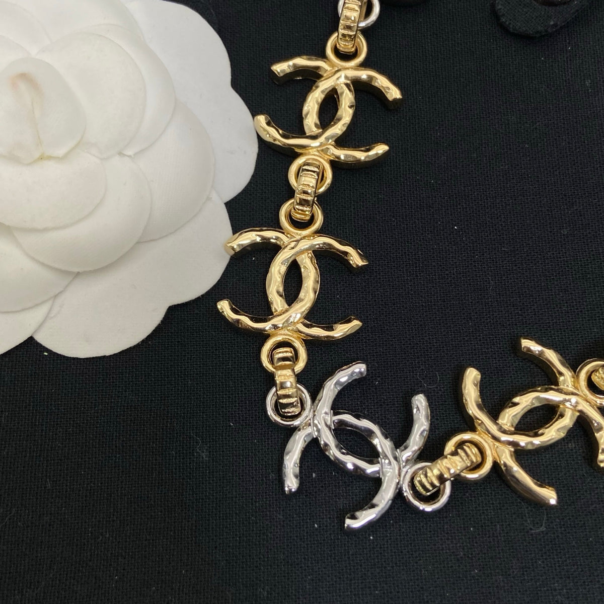 Openwork Bow-Link Necklace