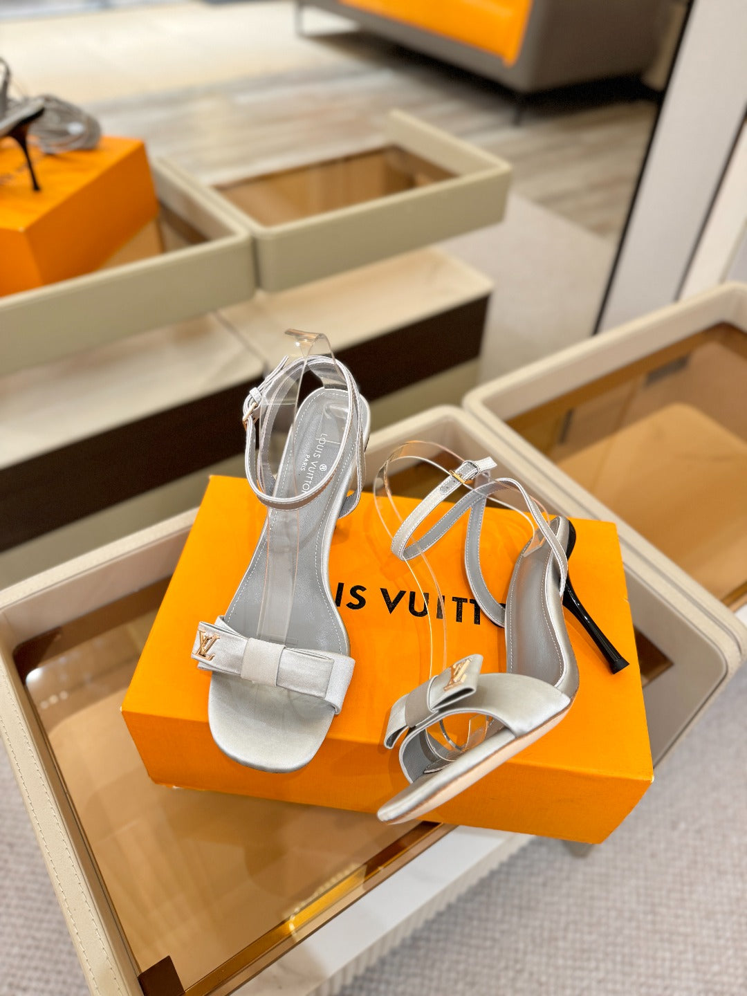 Fashion Sandals & Slippers Daily Footwear  L*V Series、Fashion Sandals & Slippers