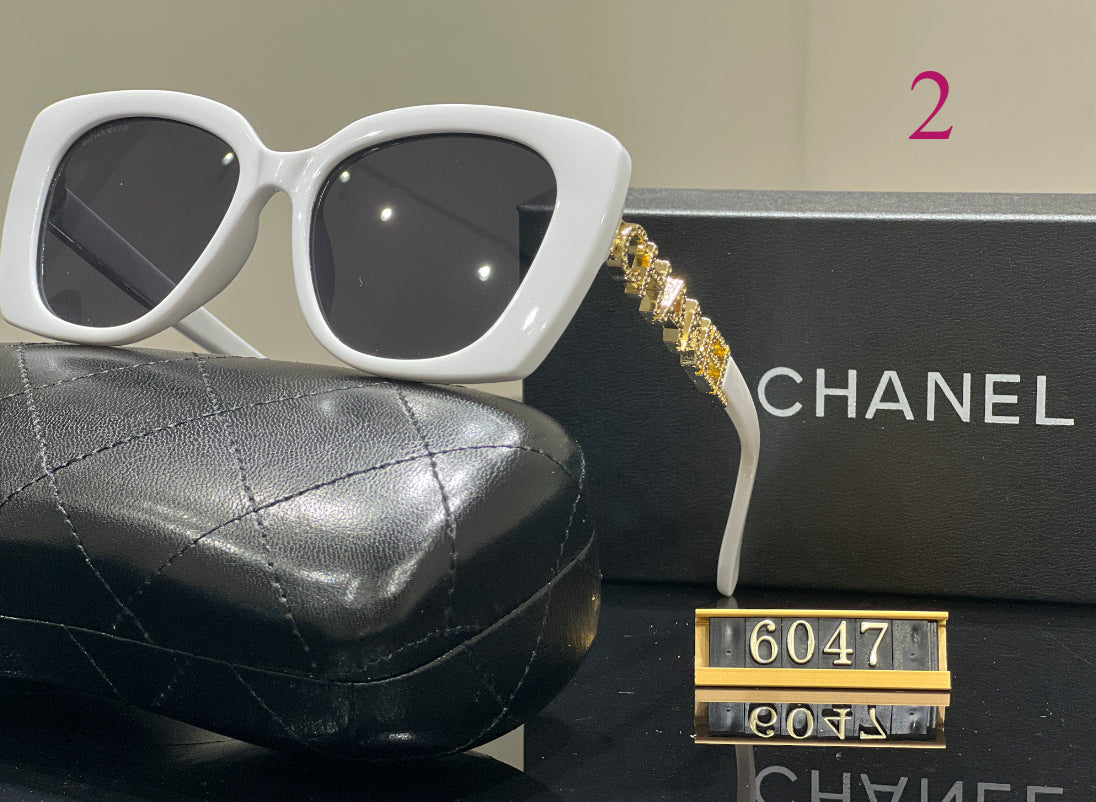 Oversized Rounded Sunglasses with Chain-Link Temples