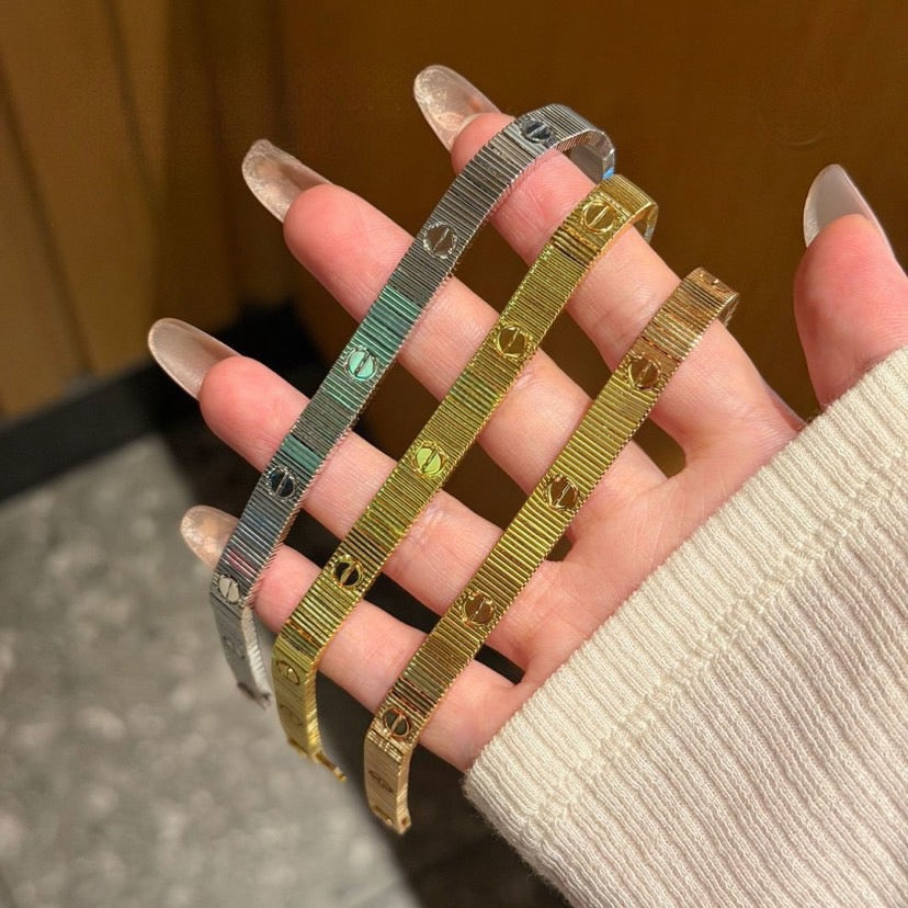 Ribbed Screw-Detail Bangle Bracelet