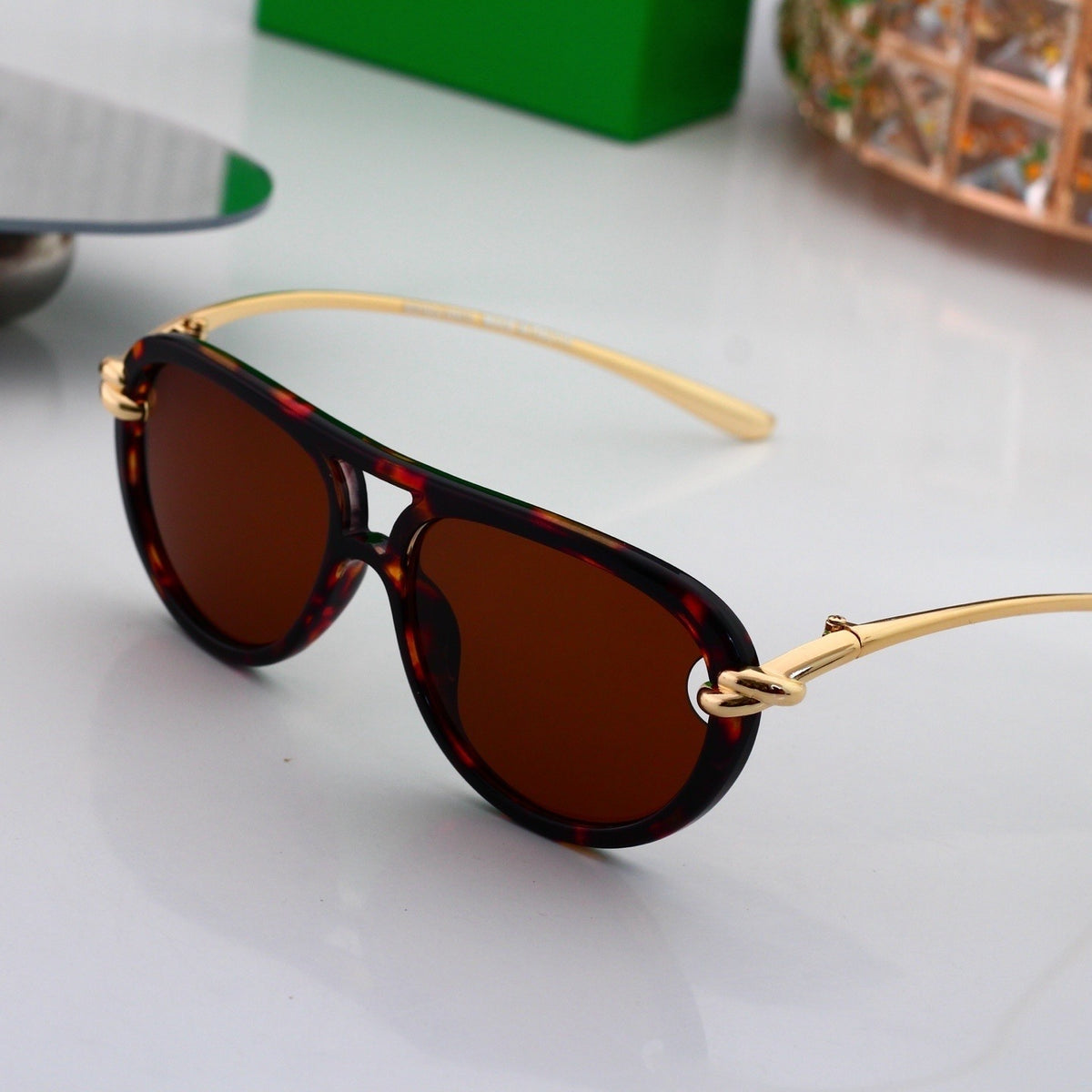 Bold Aviator Sunglasses with Contrast Metal Temples