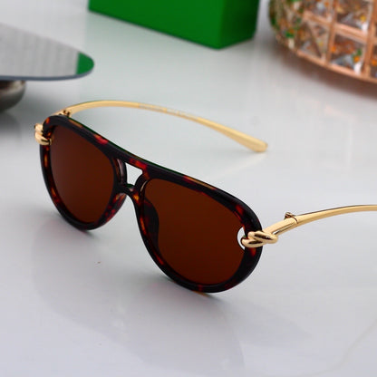 Bold Aviator Sunglasses with Contrast Metal Temples