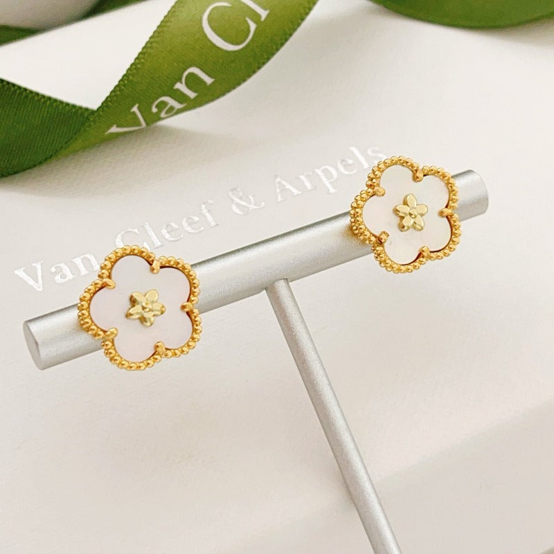 Beaded Outline Flower Stud Earrings